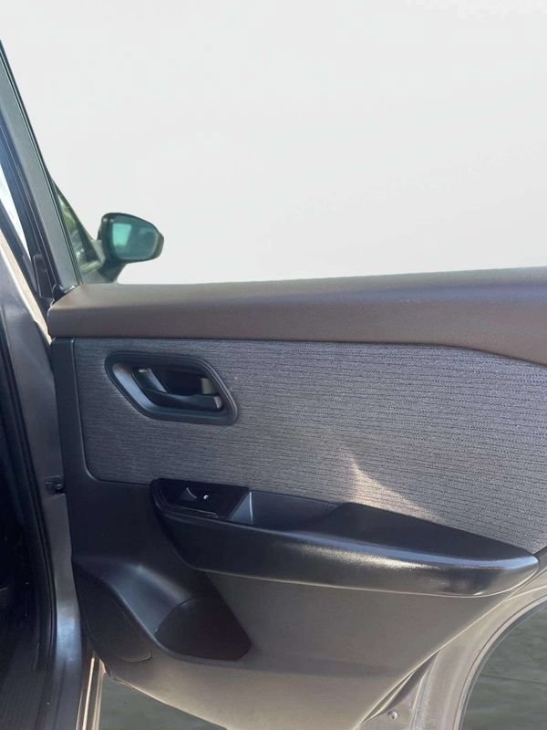 Used 2023 Nissan Rogue S FWD image 14