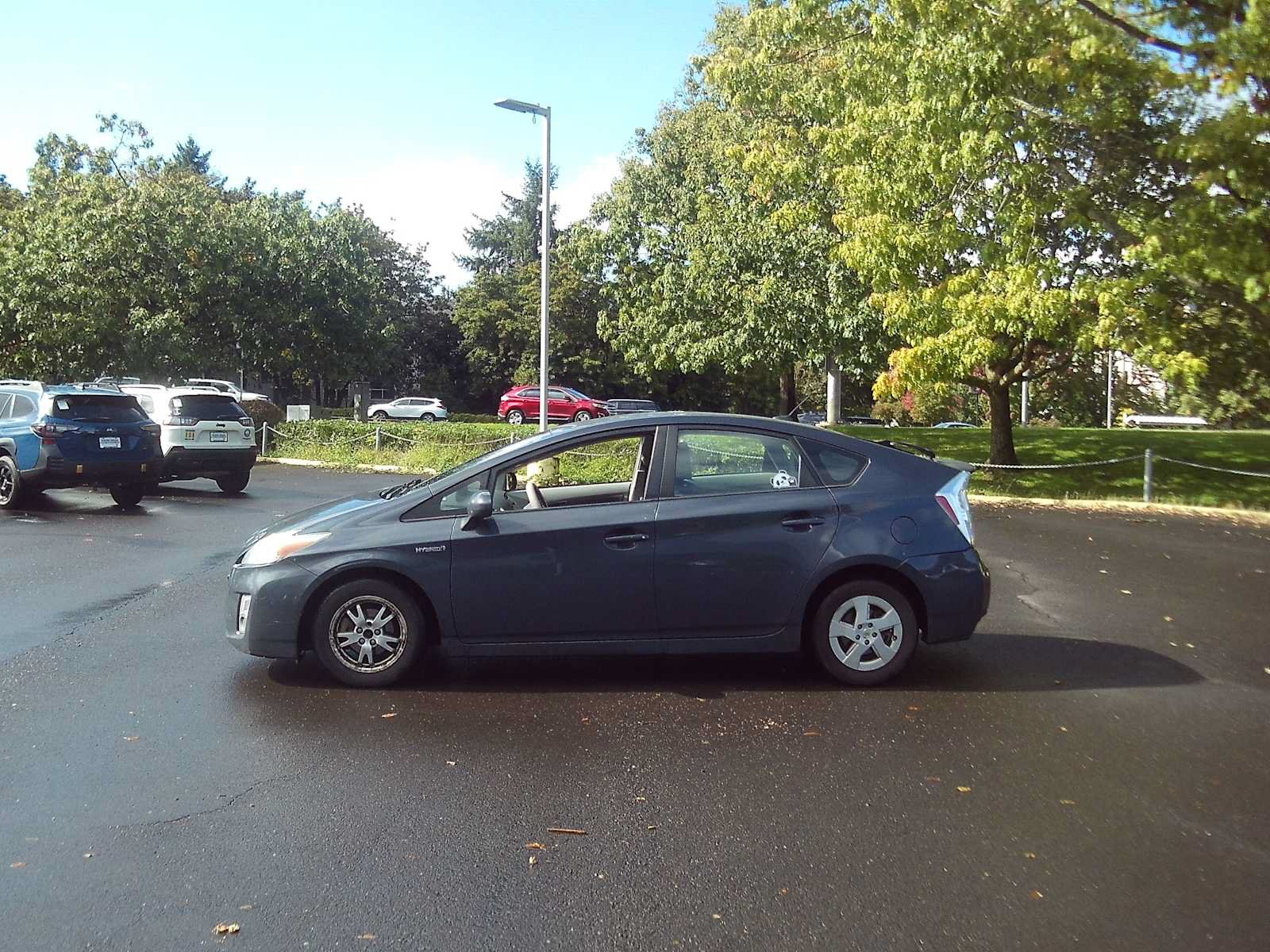 Used 2011 Toyota Prius Two FWD image 2