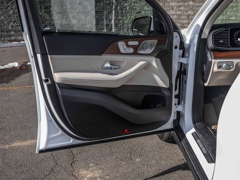 Used 2024 Mercedes-Benz GLS 450 4MATIC image 21