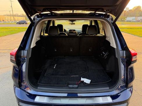 Used 2024 Nissan Rogue SV w/ SV Premium Package image 7