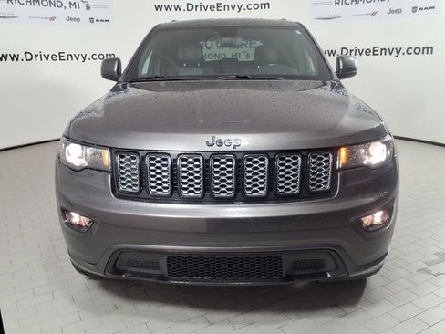 Used 2019 Jeep Grand Cherokee Altitude AWD/4WD image 2
