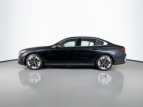 Used 2025 BMW 530i w/ Premium Package image 4