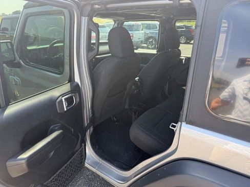 Used 2018 Jeep Wrangler Unlimited Sport S AWD/4WD image 8
