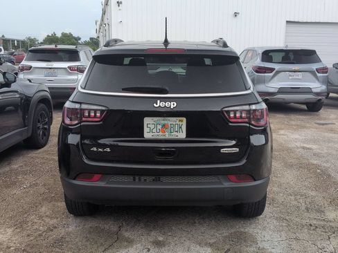 Used 2025 Jeep Compass Latitude AWD/4WD image 3