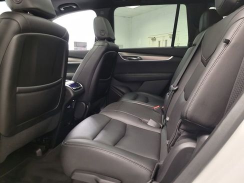 Used 2023 Cadillac XT6 Luxury image 12