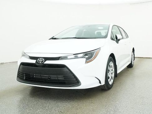 Used 2026 Toyota Corolla LE image 19