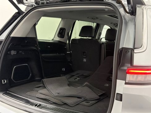 Used 2022 Jeep Grand Cherokee L Limited w/ Luxury Tech Group II image 8