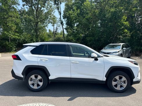 Used 2025 Toyota RAV4 XLE AWD/4WD image 4