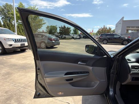 Used 2010 Honda Accord EX image 9