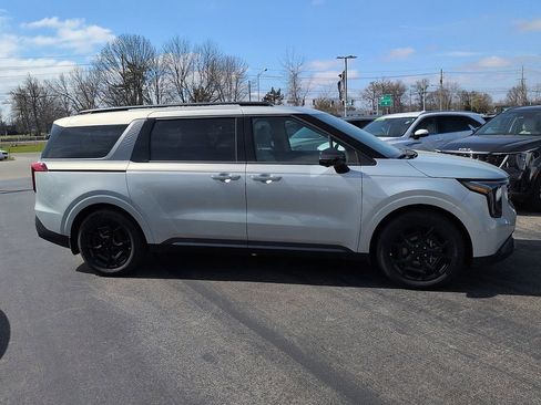 New 2026 Kia Carnival SX FWD image 2