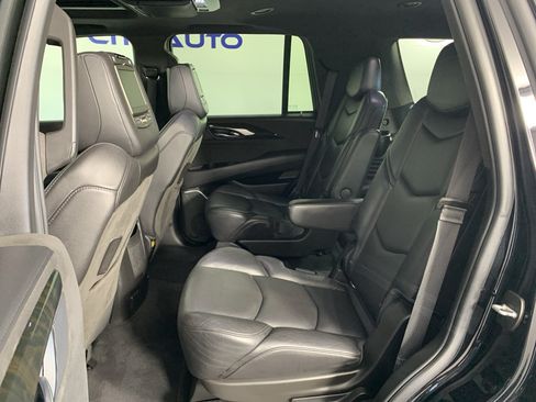 Used 2018 Cadillac Escalade Platinum RWD image 31