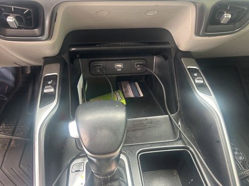 Certified 2022 Kia Sorento S image 11