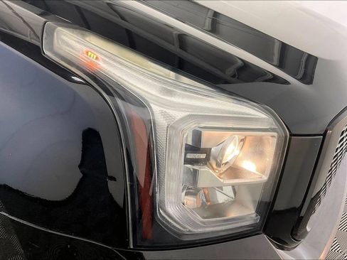 Used 2019 GMC Yukon XL SLT w/ Open Road Package AWD/4WD image 38