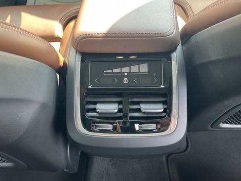 Certified 2025 Volvo XC60 B5 Ultra image 21
