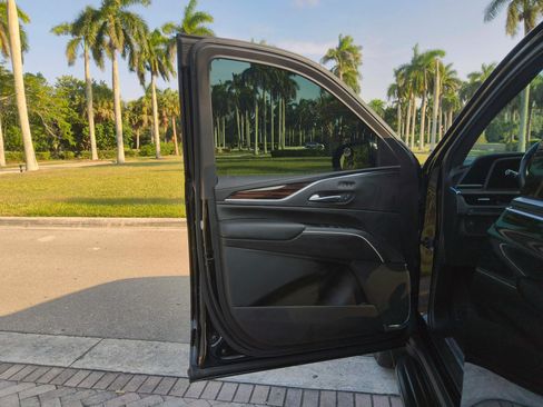 Used 2022 Cadillac Escalade ESV Luxury RWD image 21