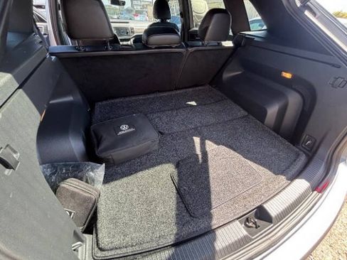 Used 2021 Volkswagen Atlas Cross Sport SE w/ Panoramic Sunroof Package FWD image 18