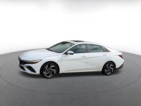 Used 2025 Hyundai Elantra Limited image 8