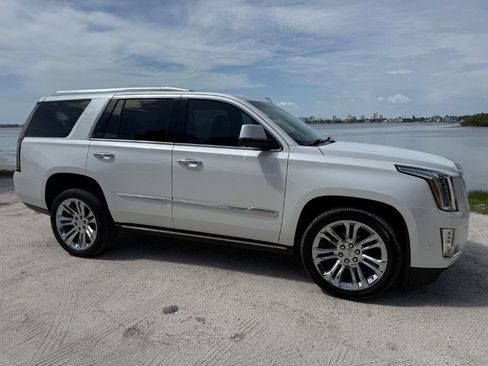 Used 2019 Cadillac Escalade Premium Luxury w/ LPO, Radiant Package AWD/4WD image 13