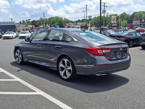 Used 2019 Honda Accord Touring image 4
