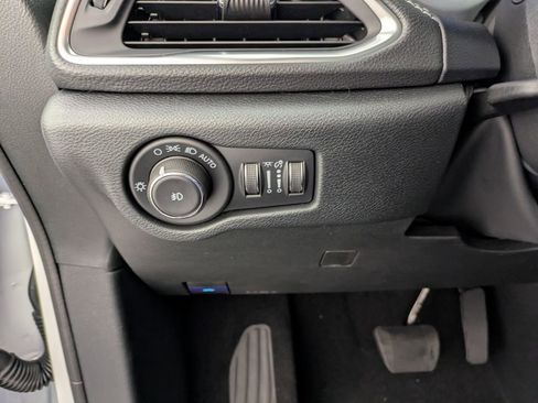 New 2026 Chrysler Pacifica Limited w/ Uconnect Theater Family Group image 22