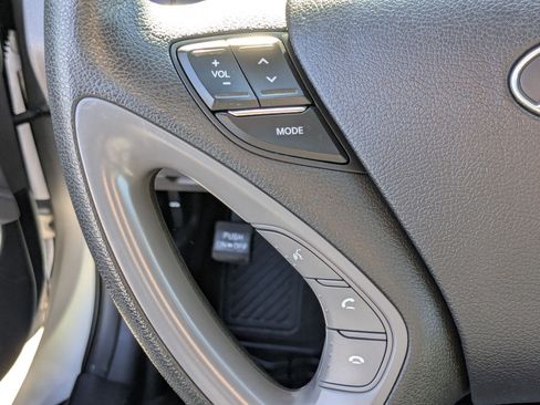 Used 2013 Hyundai Sonata GLS image 18