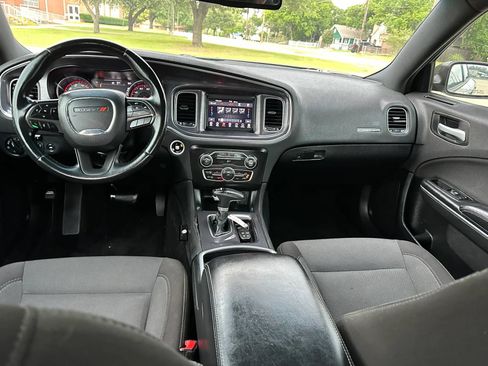 Used 2017 Dodge Charger SE RWD image 19