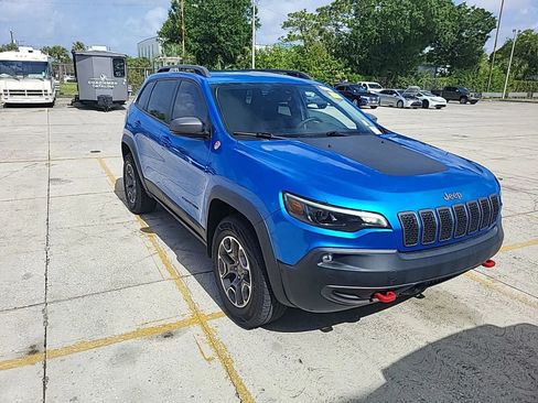 Used 2020 Jeep Cherokee Trailhawk w/ Technology Group AWD/4WD image 3