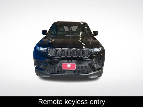 Used 2023 Jeep Grand Cherokee Altitude AWD/4WD image 13