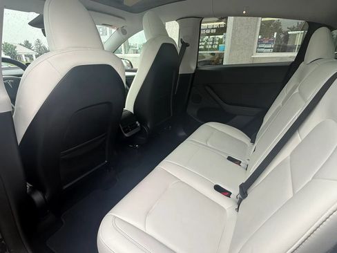 Used 2024 Tesla Model Y Long Range AWD/4WD image 9