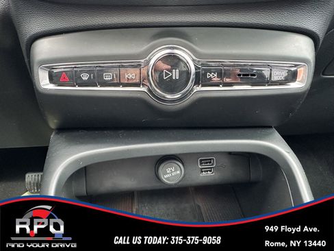 Used 2021 Volvo XC40 T5 Inscription w/ Advanced Package image 26