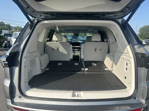 Used 2025 Buick Enclave Avenir w/ Super Cruise Package FWD image 8