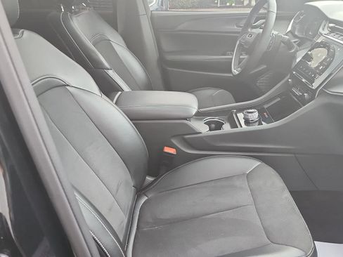 Used 2024 Jeep Grand Cherokee Altitude AWD/4WD image 23