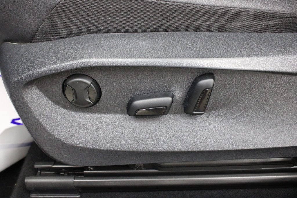Certified 2022 Volkswagen Tiguan SE FWD image 17