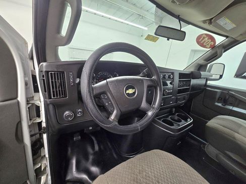 Used 2017 Chevrolet Express 2500 Extended RWD image 10