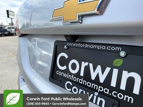 Used 2019 Chevrolet Equinox LS w/ LS Convenience Package FWD image 11