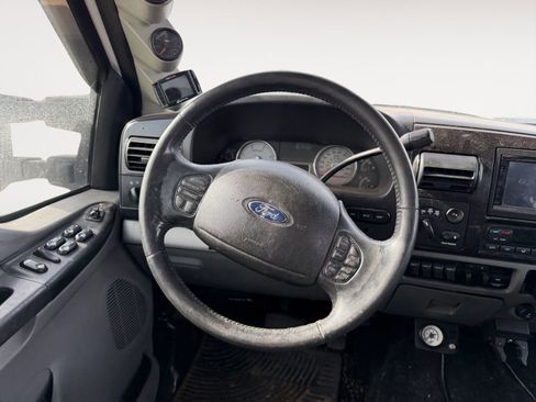 Used 2005 Ford F350 Lariat image 12