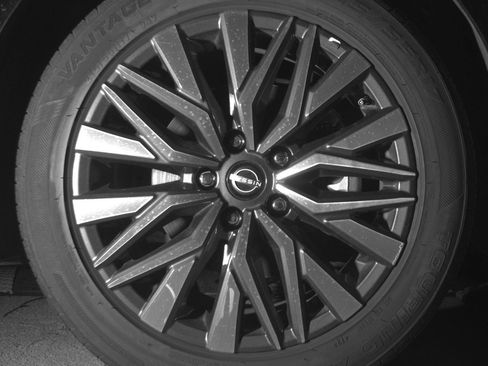 Used 2025 Nissan Altima 2.5 SV FWD image 13