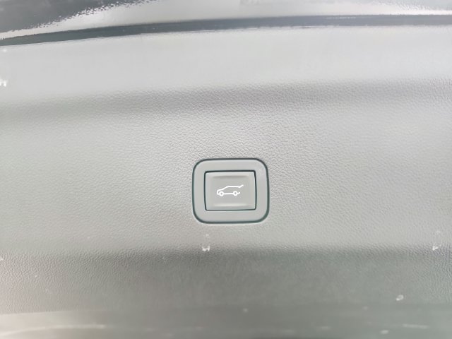 Used 2025 GMC Yukon Denali AWD/4WD image 45