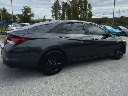 Used 2021 Hyundai Elantra SEL w/ Convenience Package image 29