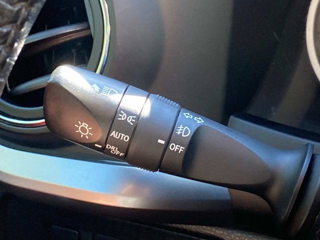 Used 2022 Toyota Tacoma SR5 w/ Technology Package RWD image 21