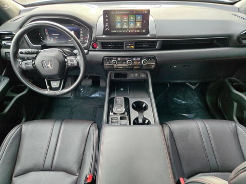 Used 2025 Honda Pilot Black Edition image 13