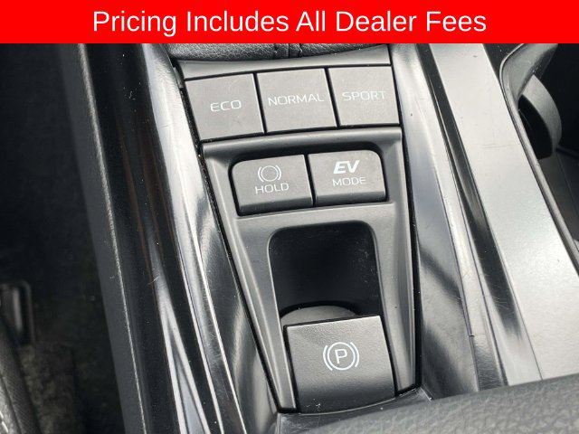 Used 2025 Toyota Camry SE FWD image 31