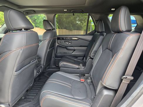 Used 2025 Honda Pilot TrailSport image 14
