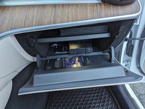 Used 2024 Mercedes-Benz C 300 4MATIC Sedan image 35