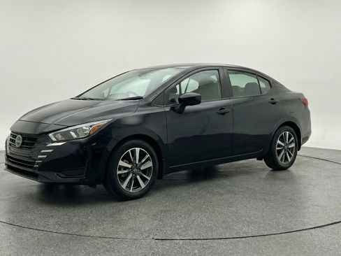Used 2025 Nissan Versa SV image 3