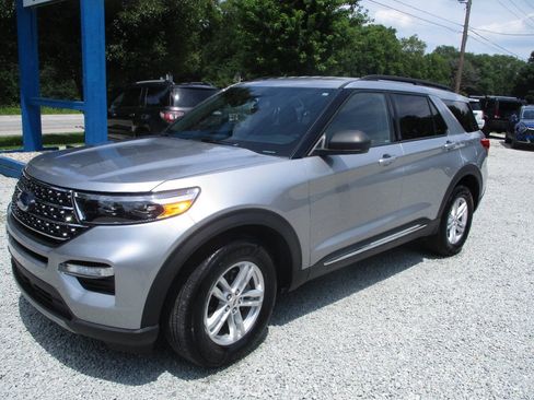 Used 2020 Ford Explorer XLT w/ Equipment Group 202A AWD/4WD image 1