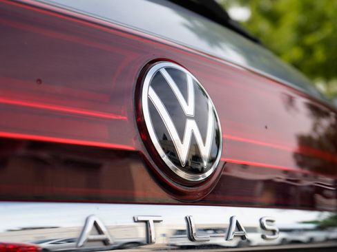 Used 2024 Volkswagen Atlas SE image 18