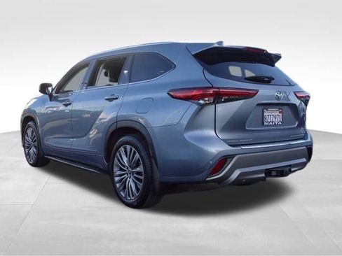Certified 2022 Toyota Highlander Platinum image 7