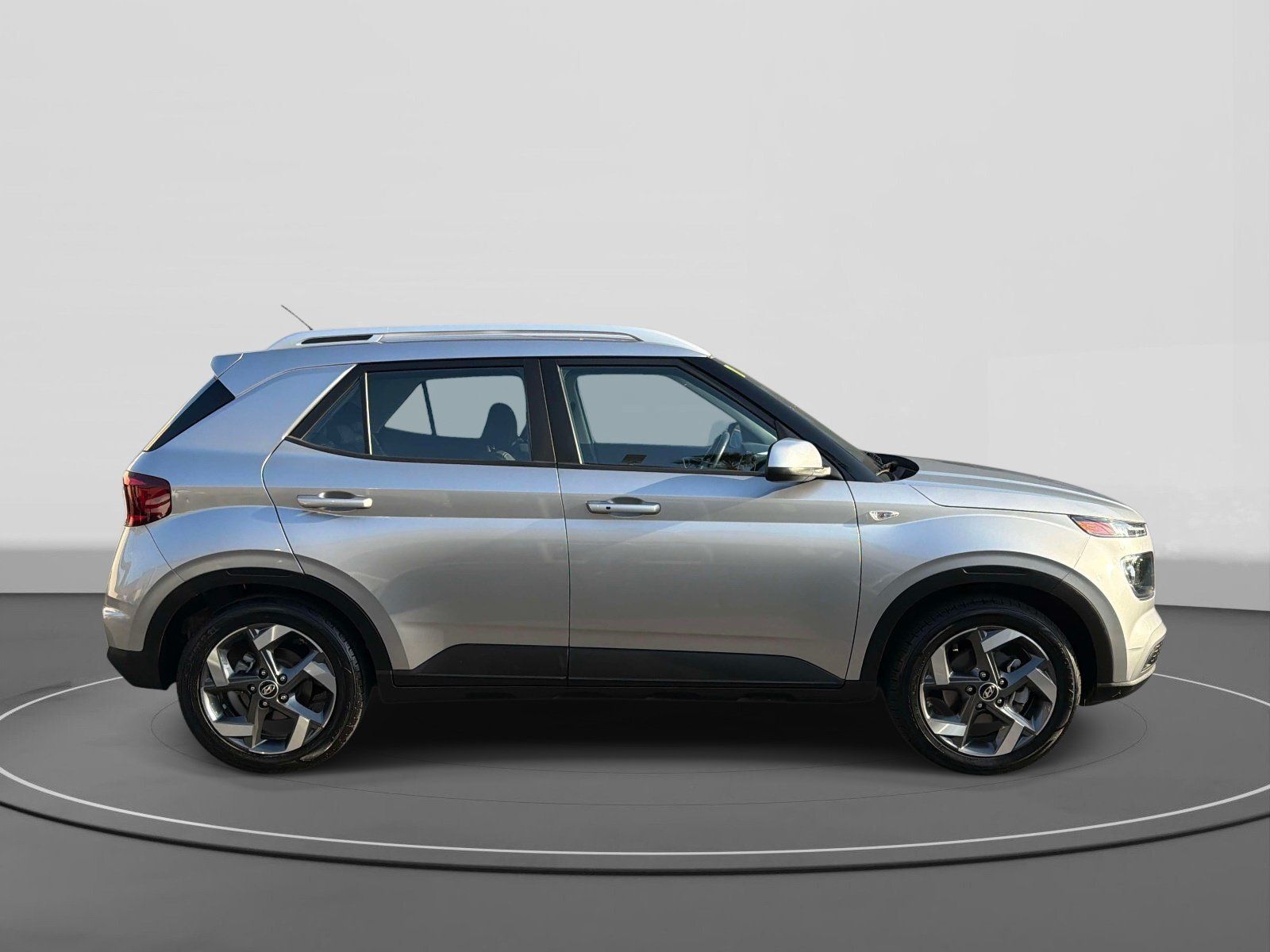 Used 2026 Hyundai Venue SEL FWD image 4