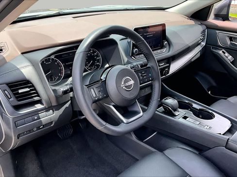 Certified 2023 Nissan Rogue SV w/ SV Premium B Package FWD image 16